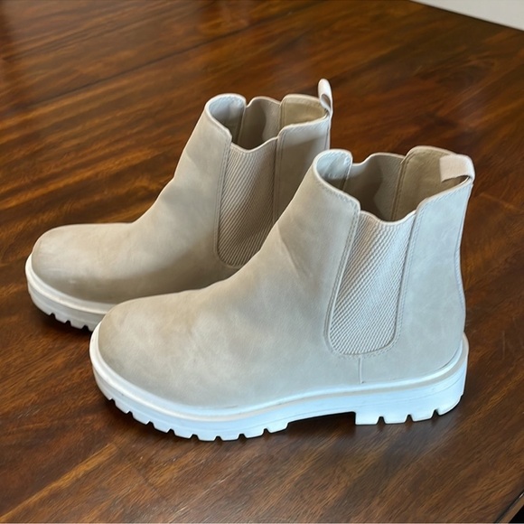 Lug sole boot - Picture 4 of 7